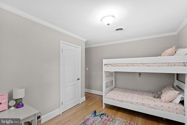 Building Photo - 521 S. Nursery Ave.