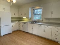 Building Photo - Hartland Single Family Ranch Home, 3 Bed, 1.5 Bath, Attached Garage