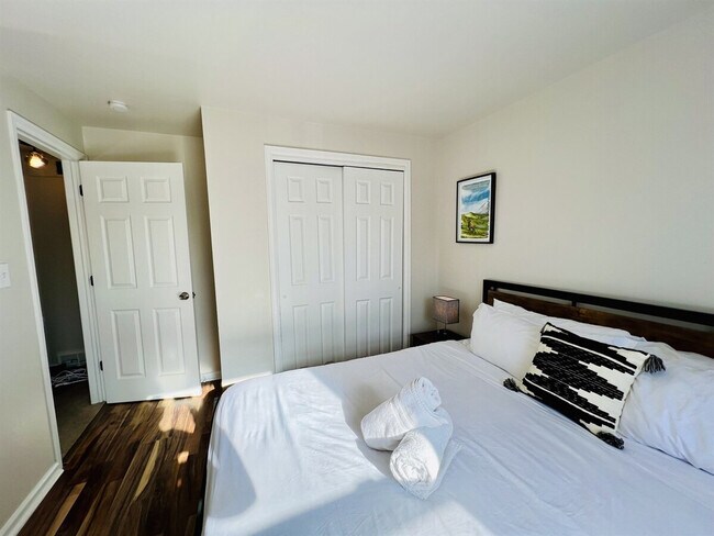 Building Photo - 7012 Ingalls St