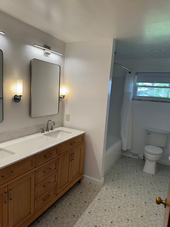 Building Photo - 3 Bedroom 1 Bathroom Available in Springfi...
