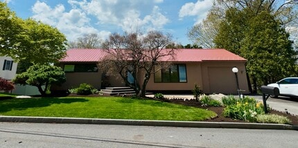 Building Photo - Beautifully remodeled 3 bedroom, 2 bathroom single family in South Nashua