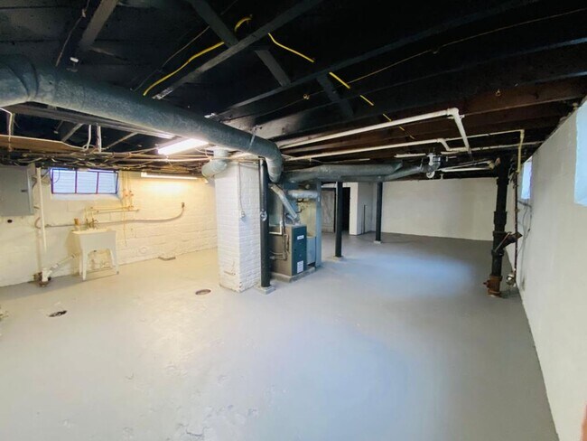 Building Photo - 6388 Seminole Trl