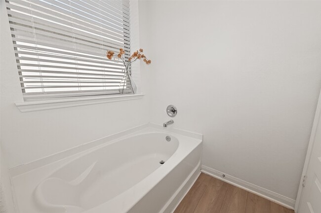 Building Photo - 8014 Barret Travis Ct