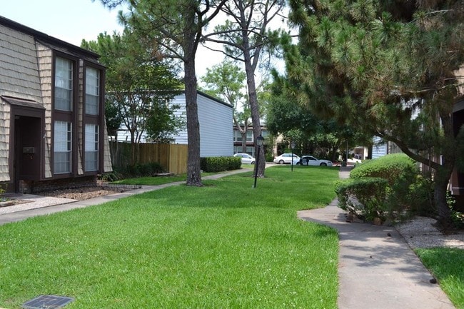 Building Photo - 10138 Beekman Pl Dr