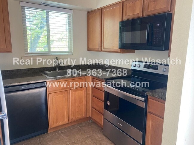 Building Photo - Come See This Great 2 Bedroom 1 Bath Condo In Salt Lake City!