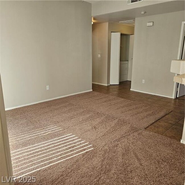 Building Photo - Cozy 2 bedroom 2 bath ground level condo n...