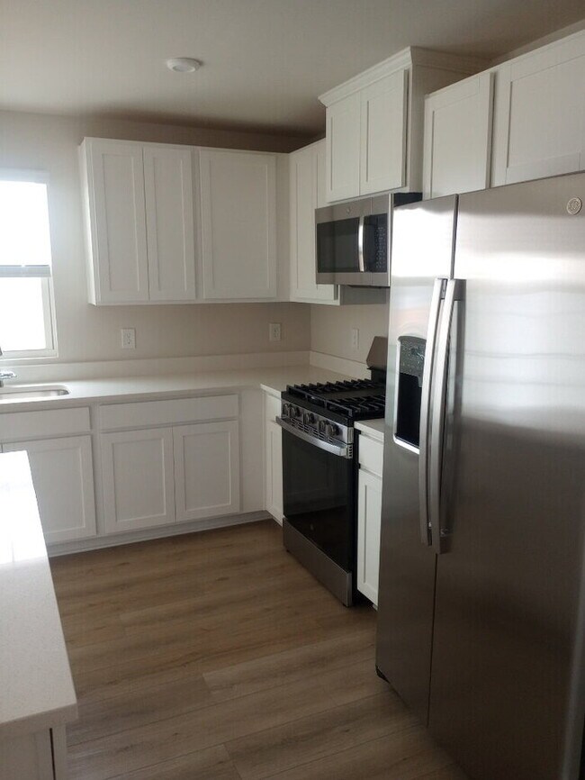 Building Photo - "Charming 3-Bed Townhouse Retreat with 2.5 Baths in Fountain Inn!"