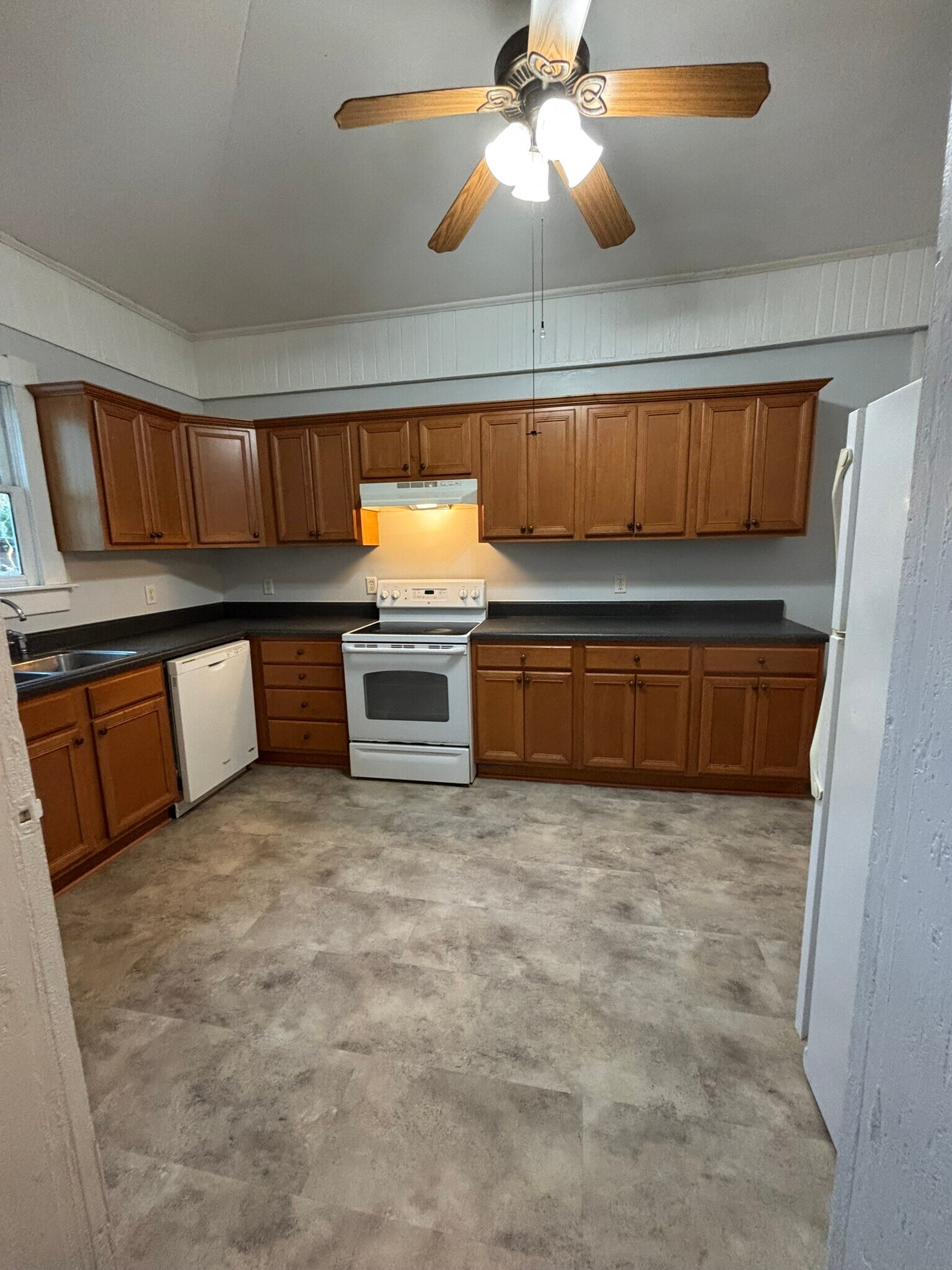 Kitchen - 1902 Barnard St
