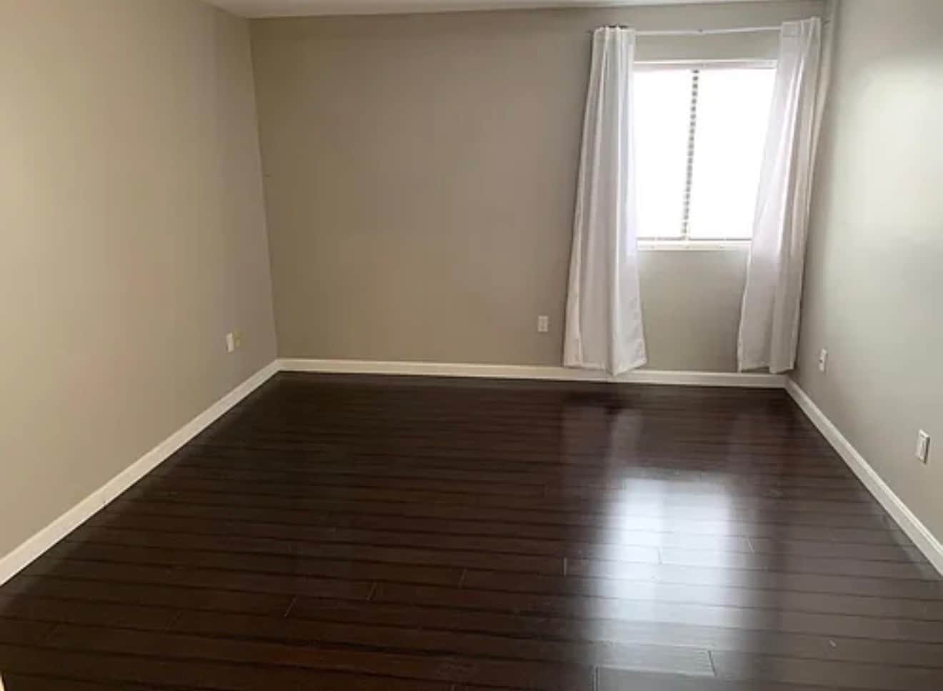 Master bedroom w/ bathroom and walk in closet - 500 Washington St