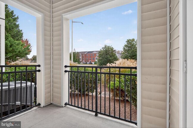 Building Photo - 12905 Centre Park Cir