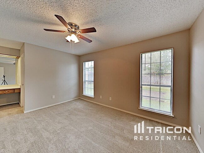 Building Photo - 227 Lemon Dr