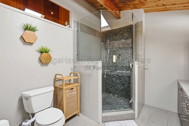 Building Photo - 1541 Garrison Pl