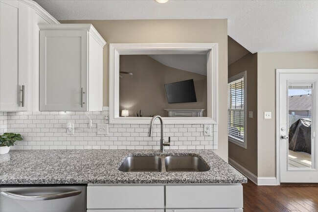 Building Photo - 1044 Charles Thomas Dr