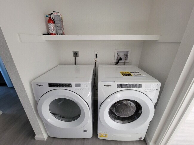 Building Photo - "Discover Comfort and Convenience: Spacious 2-Bed, 2-Bath Apartment in Las Vegas!"