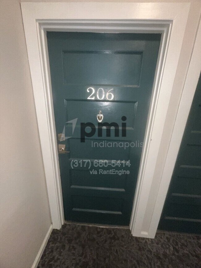 Building Photo - 402 N Delaware St