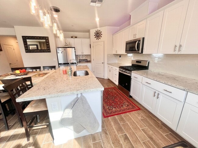 Building Photo - Reduced!! Stunning 5-bedroom, 3-bathroom home with Solar!