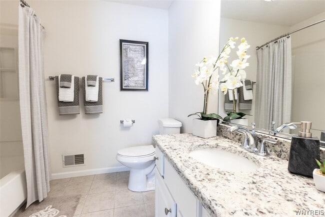 Building Photo - 5 S Autumn St