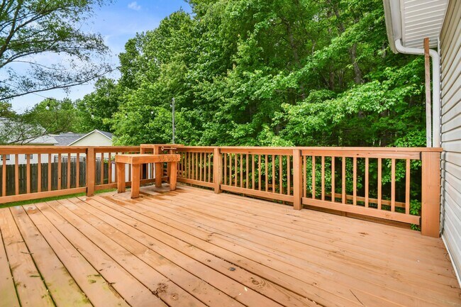 Building Photo - Pet Friendly Three Bedroom!