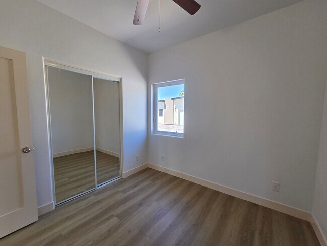 Building Photo - 370 Riverfront Dr