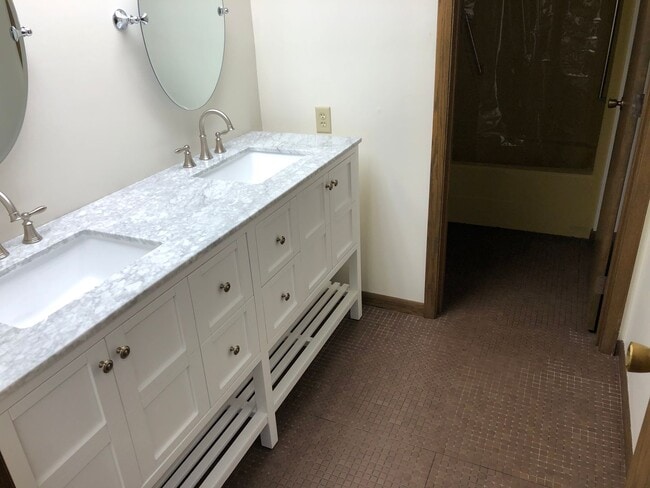 Building Photo - Recently Renovated 3-bedroom Home near Monk Botanical Gardens