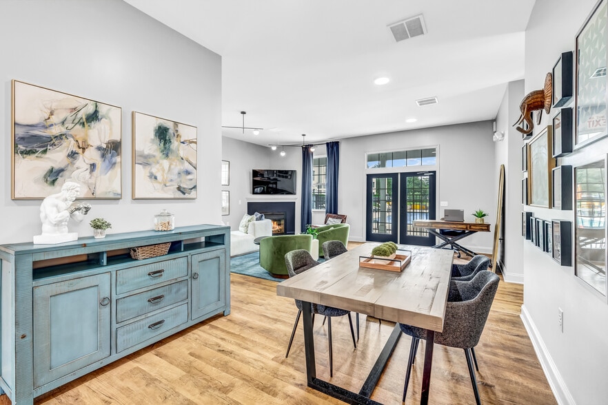 Building Photo - The Flats at Leland