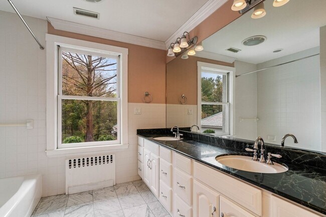 Building Photo - 12 Summit Rd