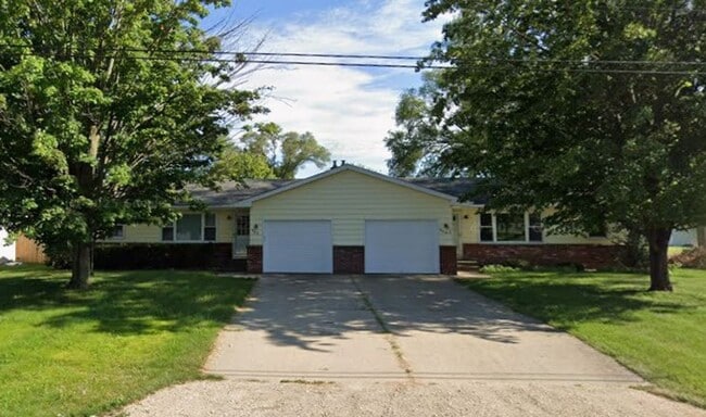Building Photo - Four Bedroom Duplex in Jenison!