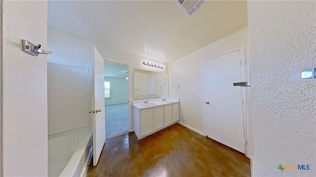 Building Photo - 126 Sylvan St