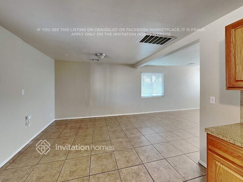 Building Photo - 2944 W Solano Dr N