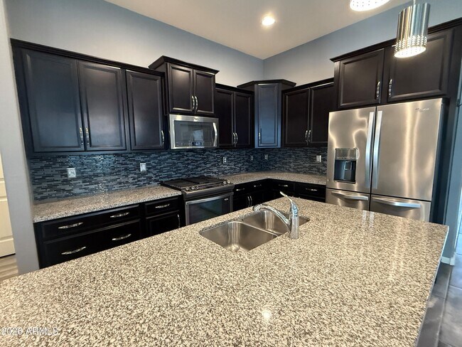 Building Photo - 20618 W Edgemont Ave