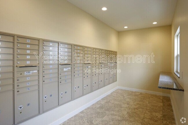 Building Photo - 115 Valor Dr