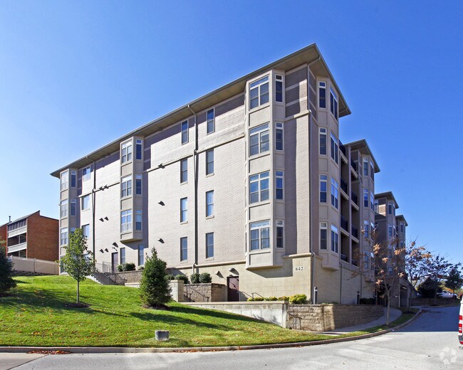 City Place Condominiums 842 N New Ballas Rd Saint Louis MO 63146 Apartment Finder