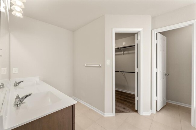 Building Photo - 15603 Eastern Meadowlark Wy