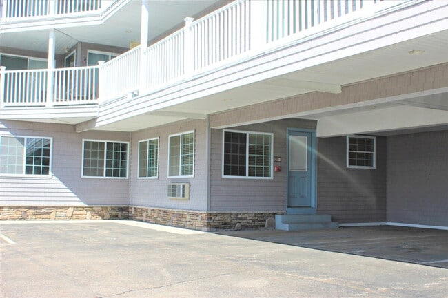 Building Photo - 24 Ashworth Ave