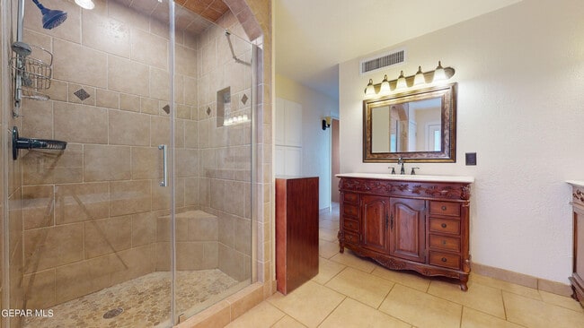 Building Photo - 801 Claravista Ln