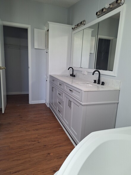 Building Photo - 4452 Roundup Dr