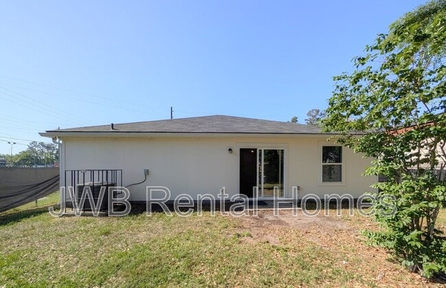 Building Photo - 3011 College St