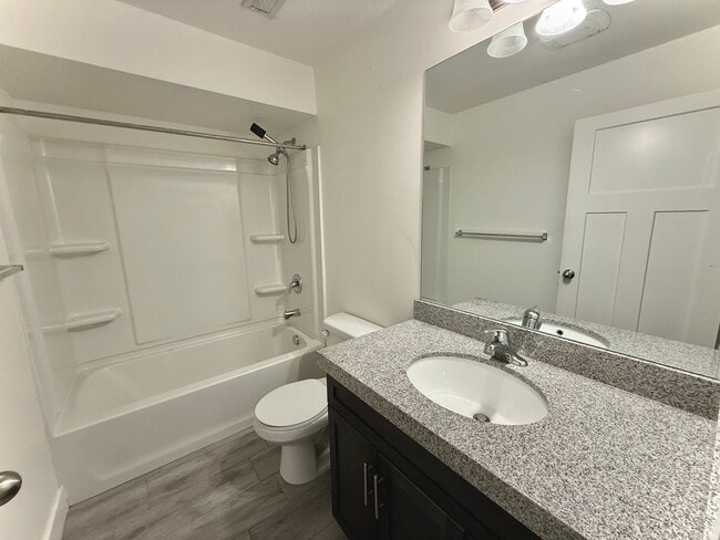 Building Photo - Beautiful SLC Town Home Available Now