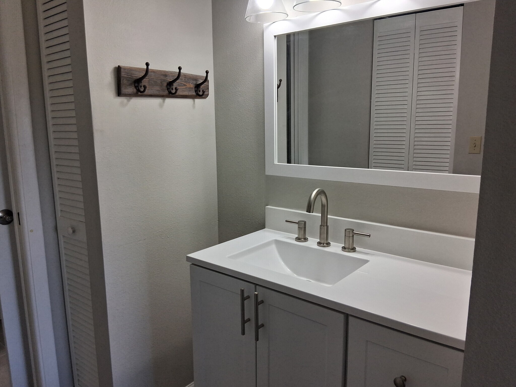 En suite sink - 927 Capri Isles Blvd