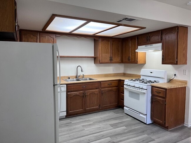 Building Photo - First Floor Condo - W. Tropicana Ave.