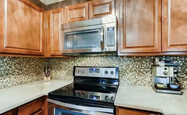 Building Photo - Beautiful 2 Bed 2 Bath in the heart of Bou...