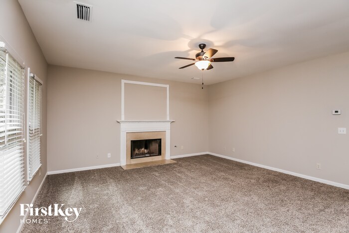 Building Photo - 3215 Maple Terrace Dr
