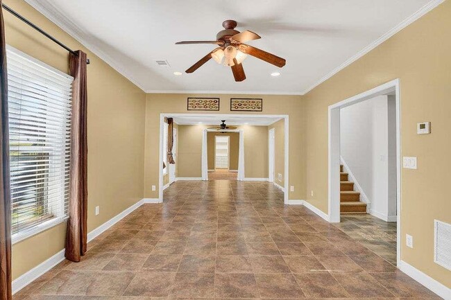 Building Photo - 1200 Cresthaven Ln NW