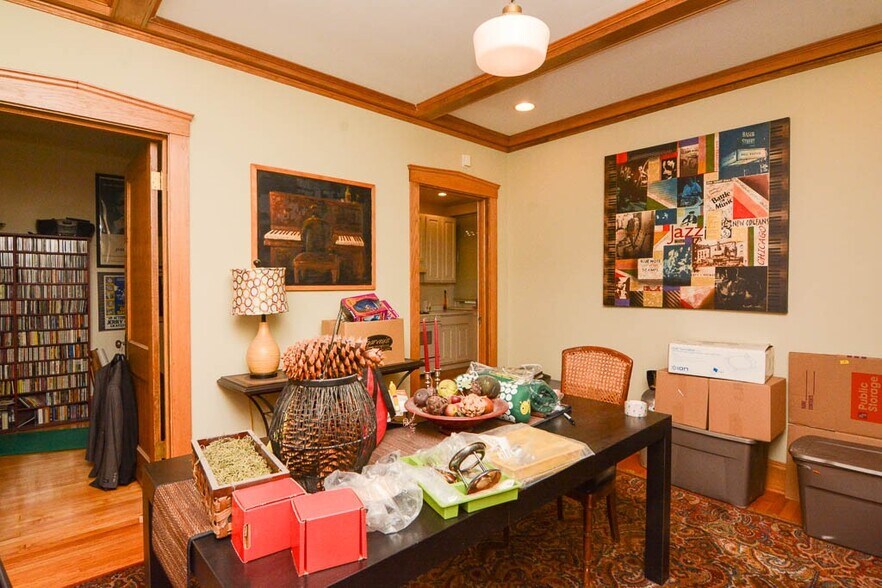 Building Photo - 1250 W Rosedale Ave