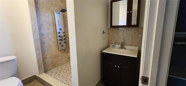 Building Photo - 2408 Kimberly Dr