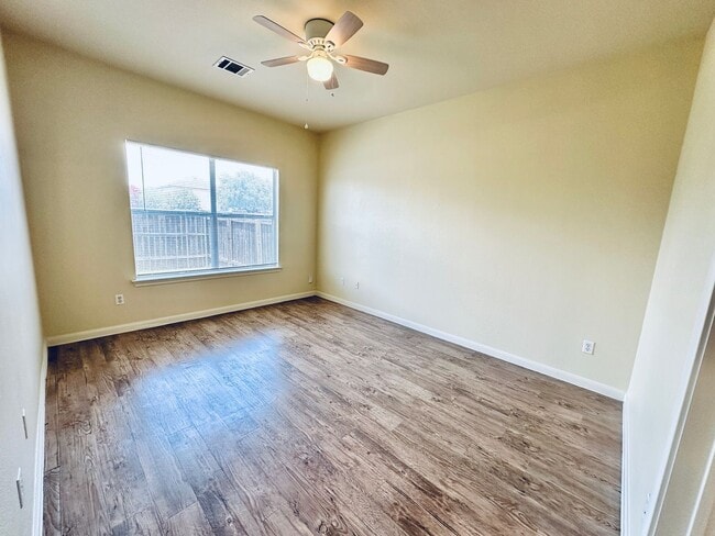 Building Photo - 2873 Southampton Way