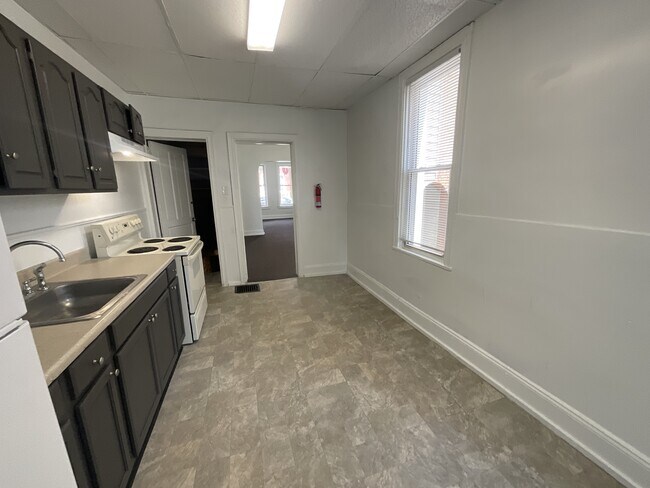 Building Photo - 330 Smyser St