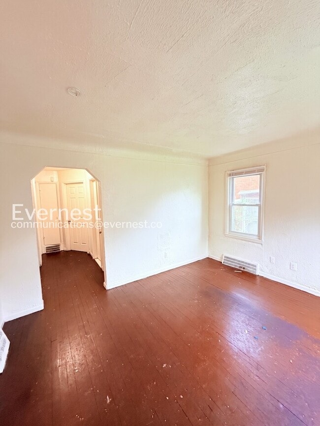 Building Photo - 18659 Shaftsbury Ave