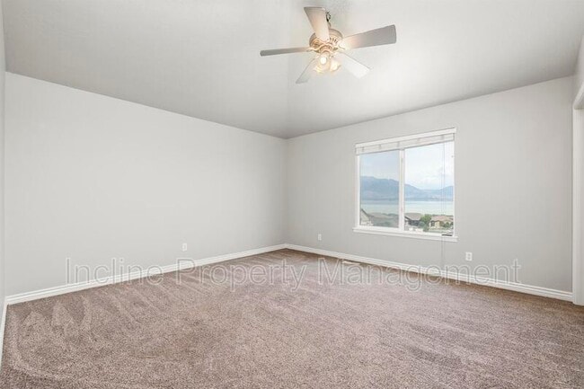 Building Photo - 4016 S Sunrise Dr