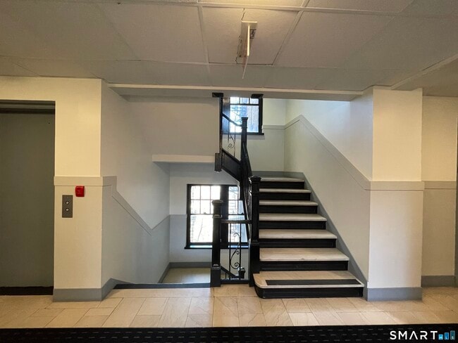 Building Photo - 213 Golden Hill St